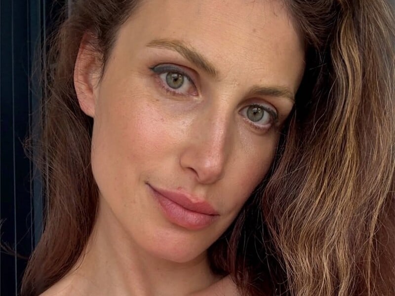 Зіневич, яка народила чотирьох дітей, стала на місток у тренувальному залі. Відео Зіневич, яка народила чотирьох дітей, стала на місток у тренувальному залі. Відео