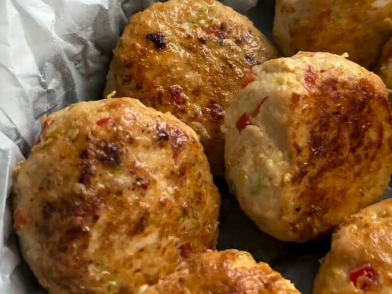 Курячі котлети вийдуть соковитими й смачними, якщо додати це до фаршу. Рецепт