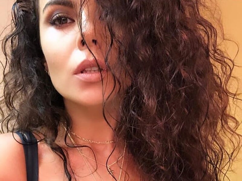 Каменських у зухвалому ролику показала бюст із верхнього ракурсу. Відео