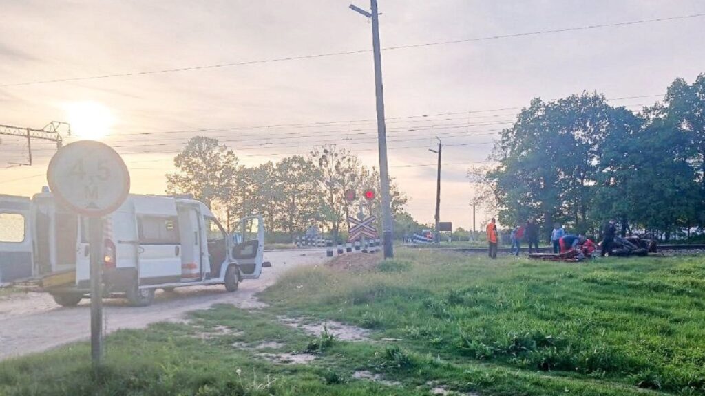 На Рівненщині поїзд переїхав автівку: двоє загиблих