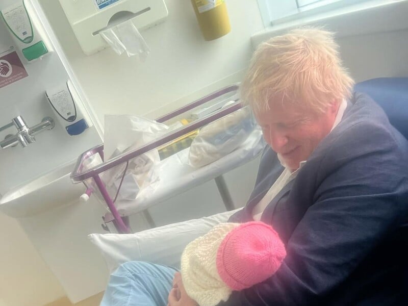 60-річний Джонсон удев'яте став батьком. Його 37-річна дружина показала фото їхньої новонародженої дочки 60-річний Джонсон удев'яте став батьком. Його 37-річна дружина показала фото їхньої новонародженої дочки