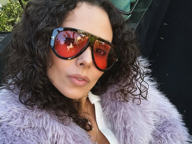 Каменських показала, як носить шубу навесні