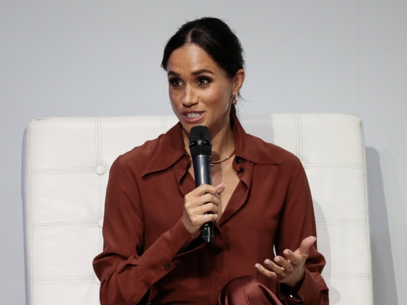 "Люблю більше, ніж картоплю фрі". Дружина принца Гаррі висловилася про материнство і показала фото