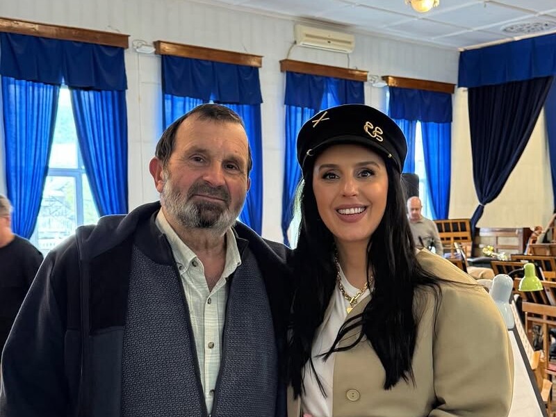 Джамала на своєму концерті заспівала разом із батьком. Відео