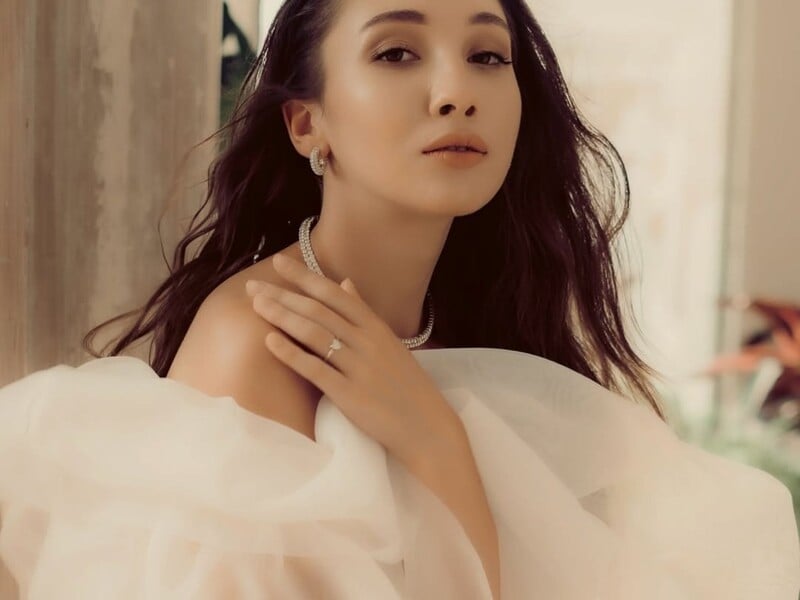 "Я так мріяла повернутися". Російські окупанти зруйнували будинок, у якому жила беквокалістка Ziferblat