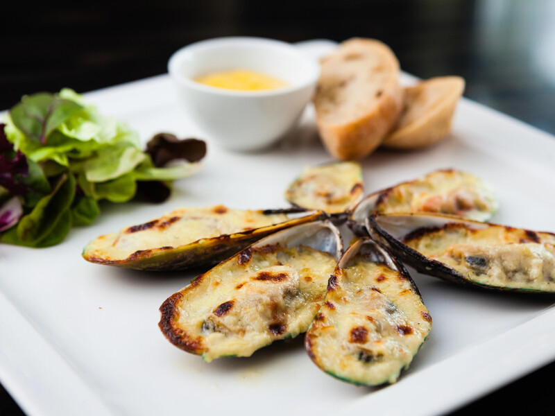 "З'їдаються швидше, ніж готуються!" Рецепт запечених мідій