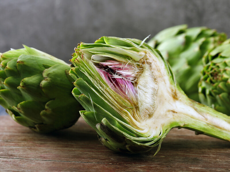 Експерт пояснив, як чистити артишоки