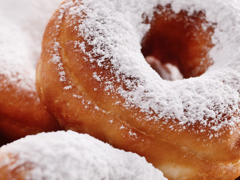 Замісіть тісто на кефірі за цим рецептом. Експерт пояснив, як посмажити пончики