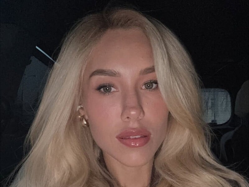 Квіткова вперше з'явилася на публіці з новим бойфрендом. Відео