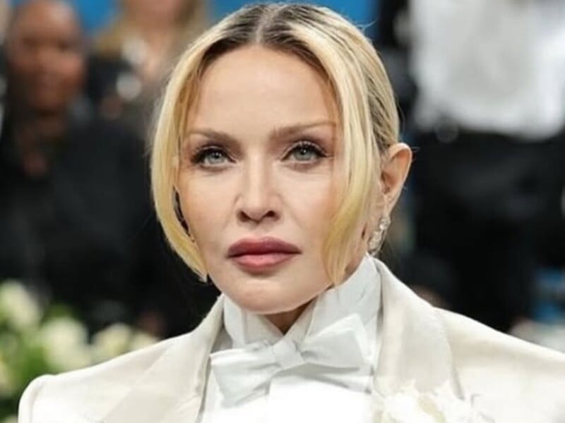 Мадонна пофарбувала волосся в темний колір. Новий образ 66-річної співачки