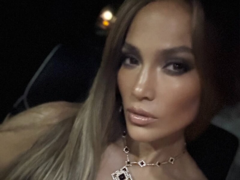 51-річна Лопес показала, як носить сукні без бюстгальтера. Відео