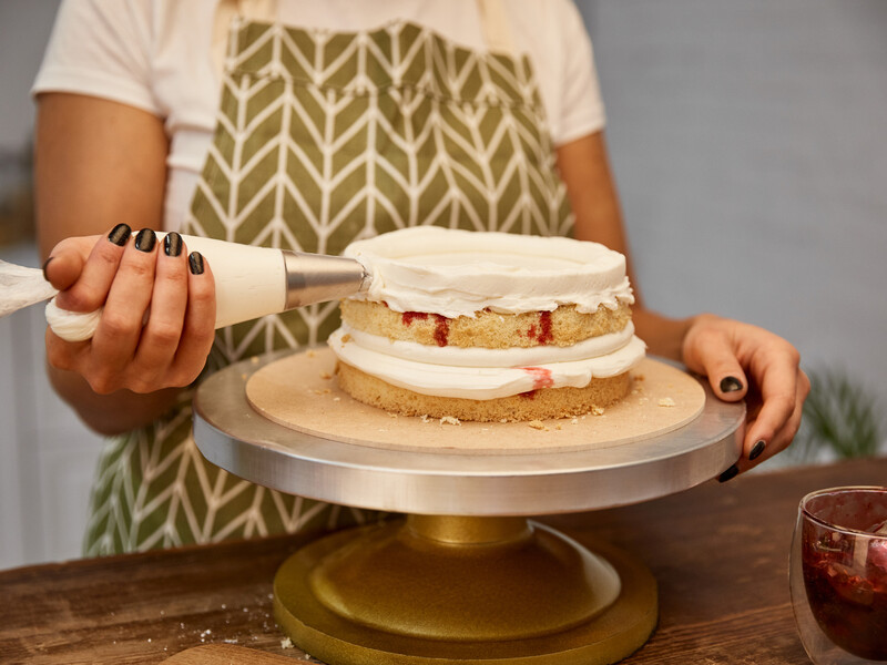 Приготуйте бісквіт із кремом і ягодами. Рецепт від переможниці "МастерШеф 14" Приготуйте бісквіт із кремом і ягодами. Рецепт від переможниці "МастерШеф 14"