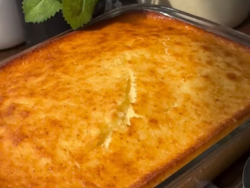 Змішайте це віничком – і манник вийде надзвичайно смачним, ніжним і вологим. Рецепт тіста