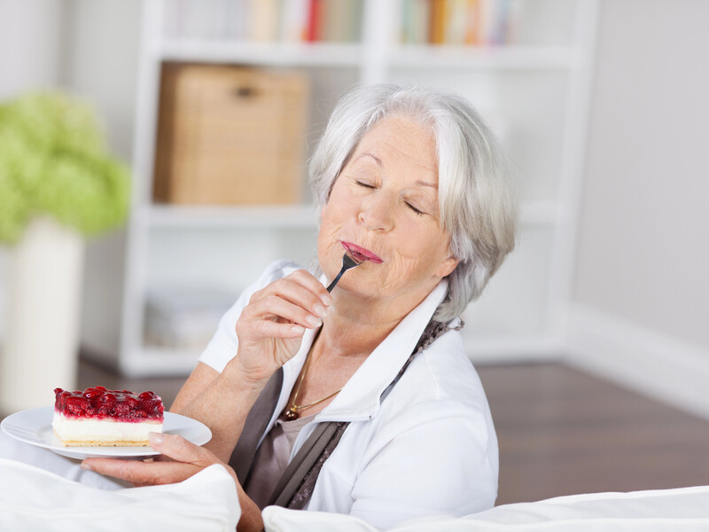 Їм усі заздрять. Лікарка пояснила, чому деякі люди можуть їсти все й не гладшати