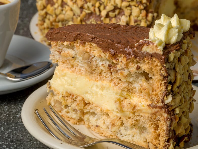 "Київський торт". Простий рецепт відомого десерту