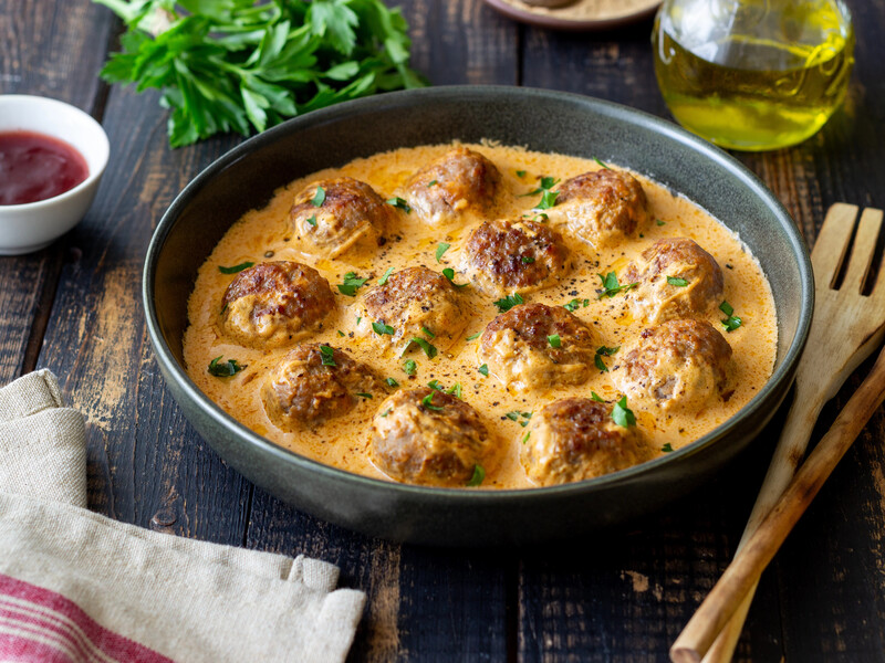 Не забудьте додати до фаршу це – і ваші тюфтельки у вершково-грибному соусі будуть смачними й ніжними