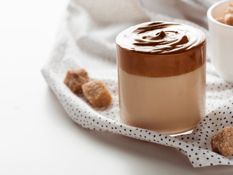 "Виглядає ефектно, а готується просто". Десерт "Пташине молоко" у склянці