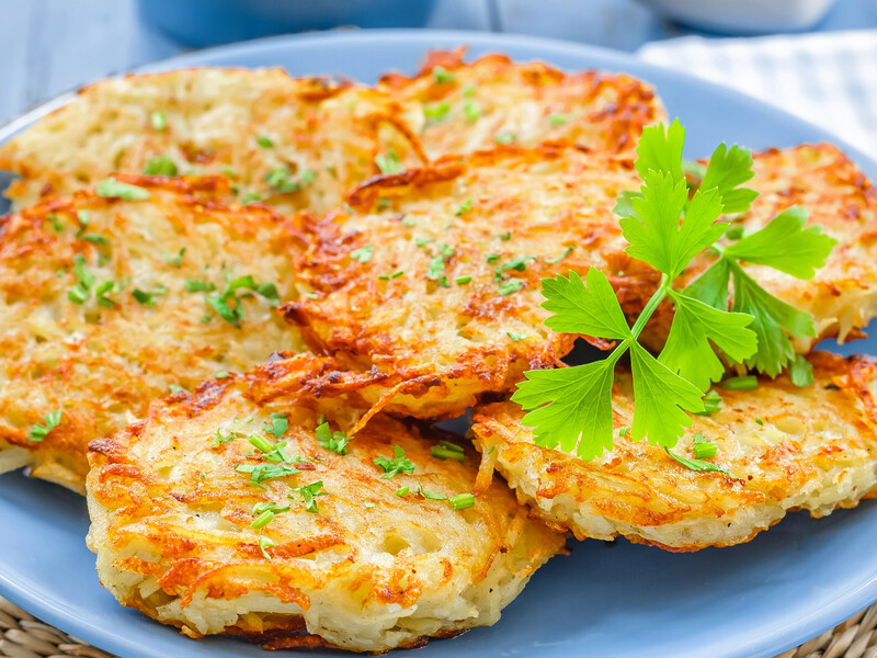 Змішайте ці інгредієнти – й оладки вийдуть смачними, м'якими й ніжними. Рецепт легкої страви