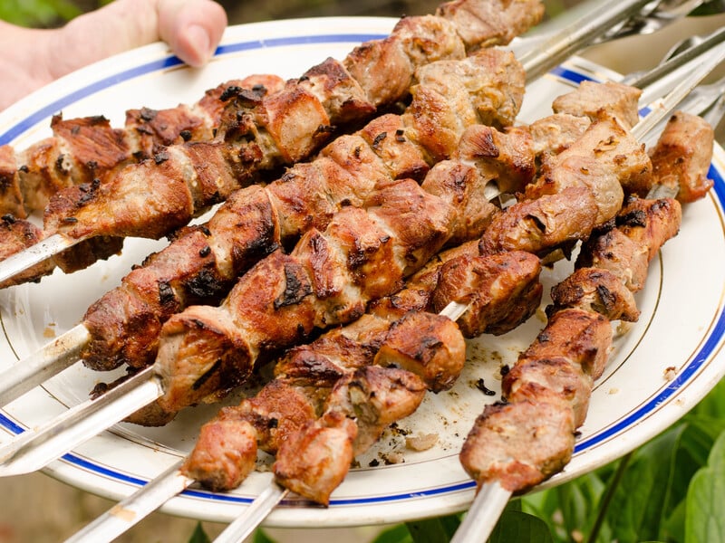 "Секрет смаку й аромату розкрито". Зробіть цей маринад – і шашлик вийде неймовірно смачним і м'яким