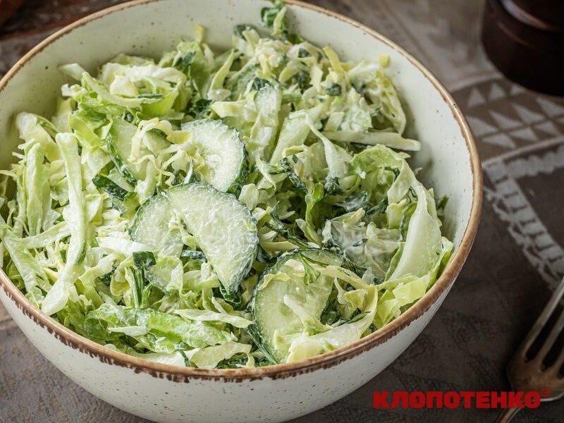 Додайте до салату з капустою цей інгредієнт, багатий на вітаміни. Рецепт весняного салату