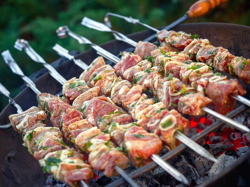 "Справжній вибух смаку!" Рецепт шашлику у вигляді м'ясного "Наполеону"