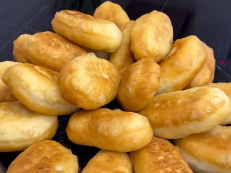 Смажені пиріжки із цього тіста виходять набагато смачнішими, ніж на базарі. Збережіть цей простий рецепт