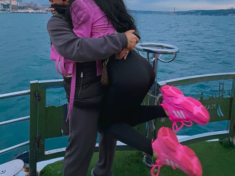 Кохана Налчаджиоглу похвалилася подарунком за 1 млн грн, який він вручив їй на Тенерифе