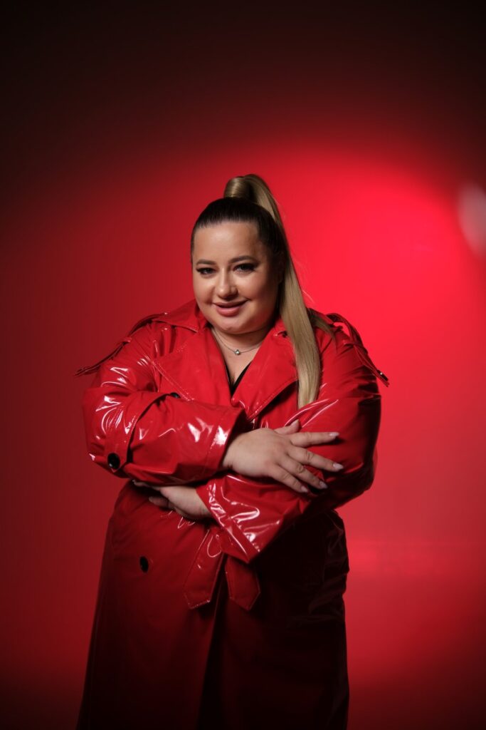 Alesia M презентувала новий сингл «Відчиняй» – пісню про любов без замків