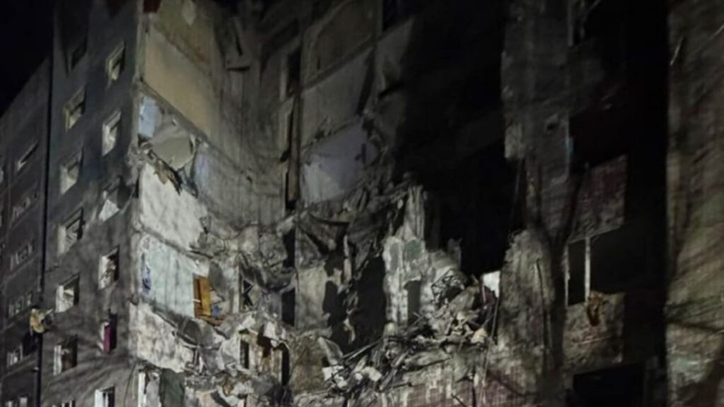 РФ скинула бомбу на Костянтинівку: 12 постраждалих, шукають людину під завалами