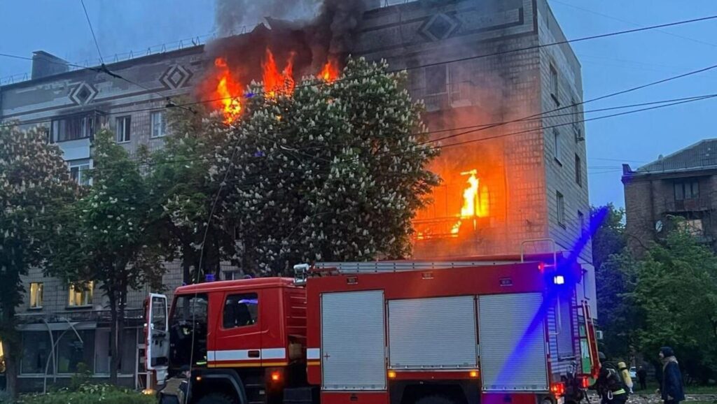 Нічна атака на Київ: двоє людей загинули, серед постраждалих – діти