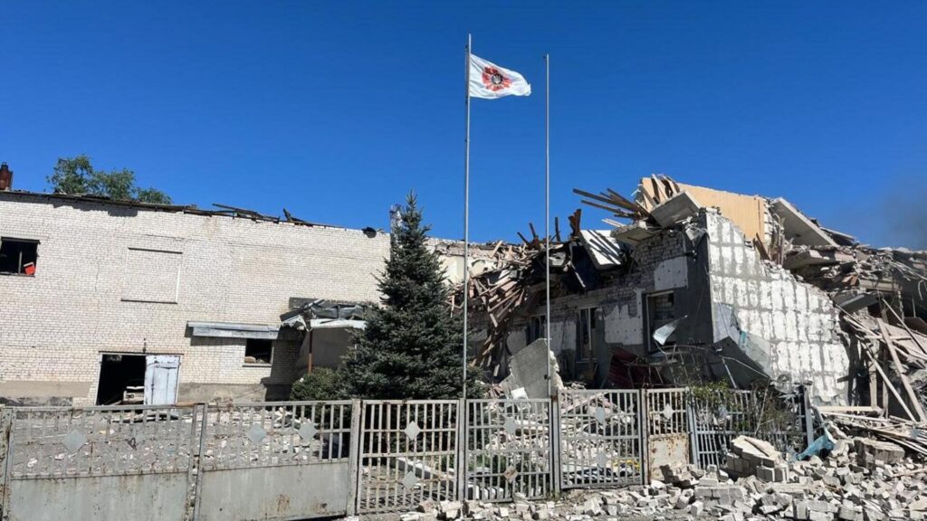 РФ скинула КАБ на будівлю ДСНС у Куп’янську: що з рятувальниками