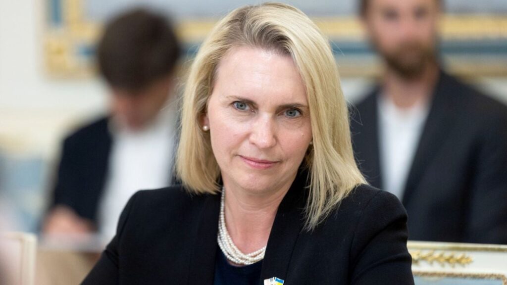 Адміністрація Трампа чинила тиск на Україну: Бріджит Брінк про причини відставки