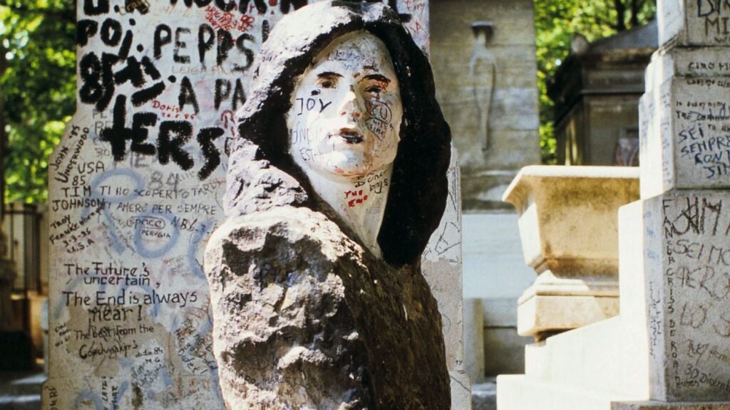 Випадкова знахідка: у Парижі знайшли вкрадений майже 40 років тому бюст Джима Моррісона