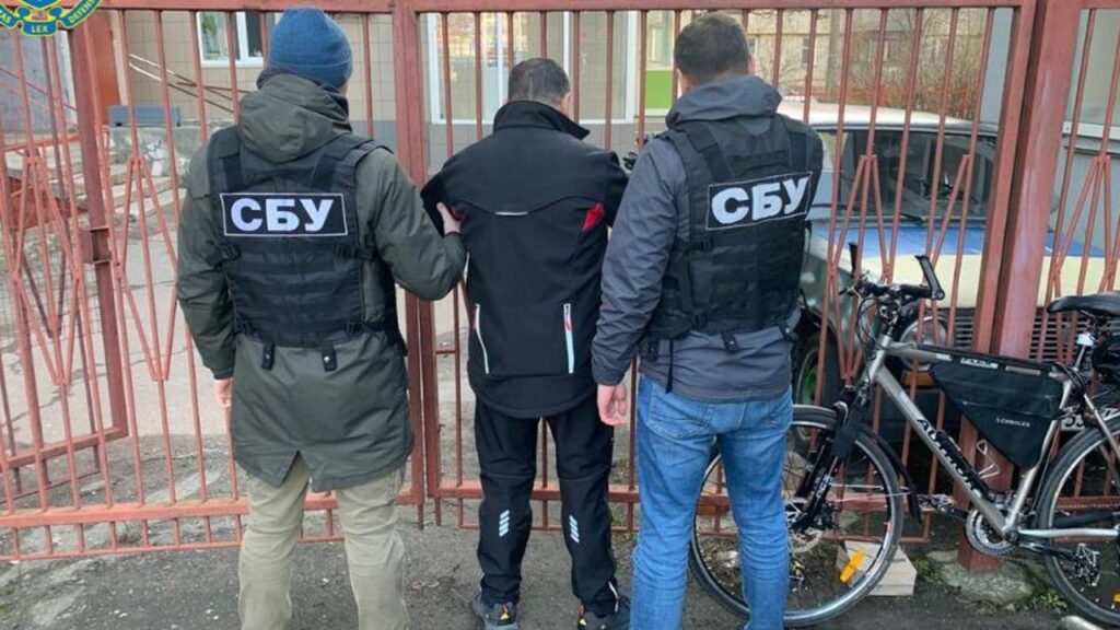 15 років за держзраду: СБУ викрила шпигуна з Чернігова, який зливав окупантам позиції ЗСУ