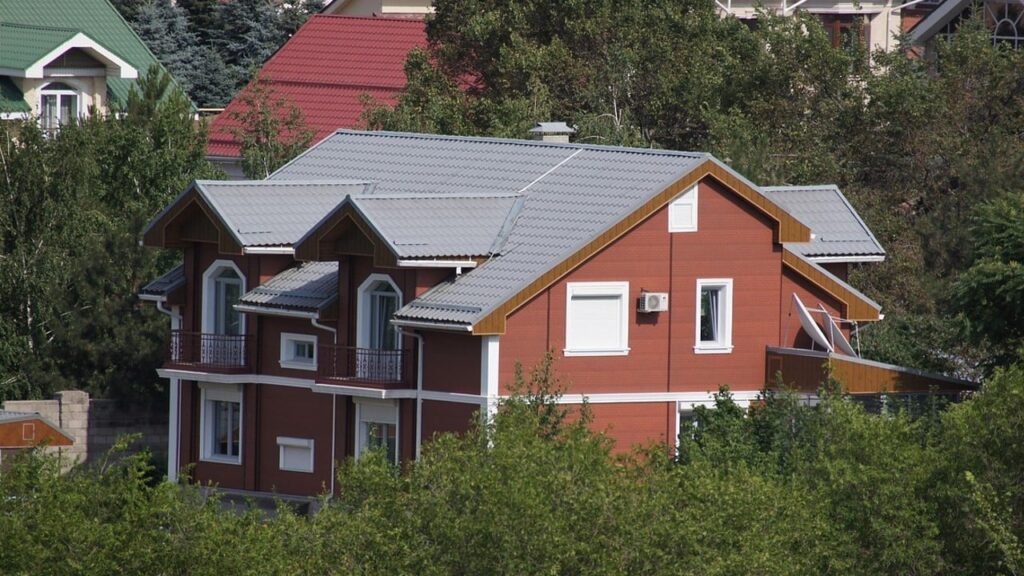 Понад 170 громадян РФ володіли землею під Києвом: їхні ділянки повернули Україні