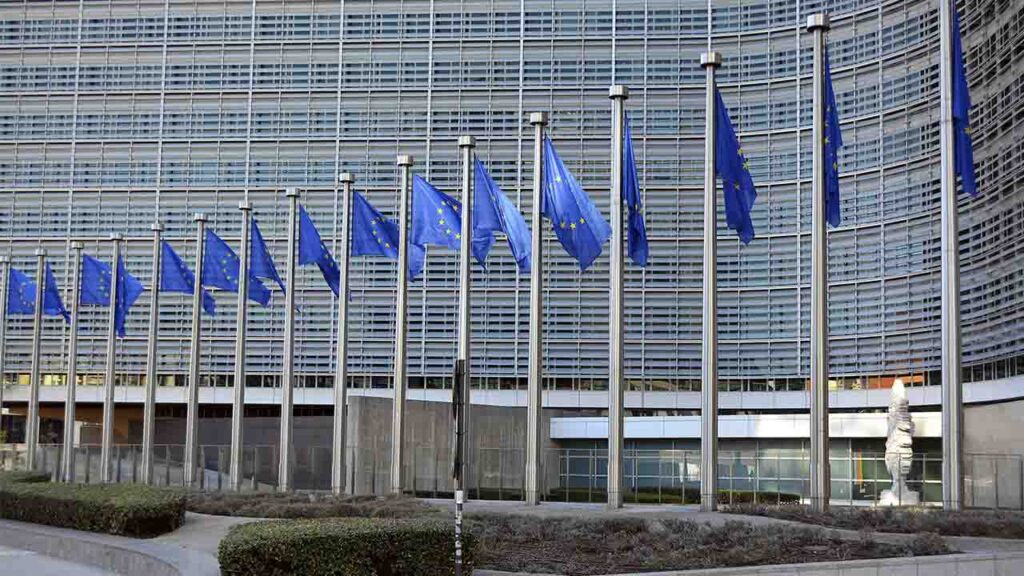 Свято єдності: привітання з Днем Європи 2025 у листівках