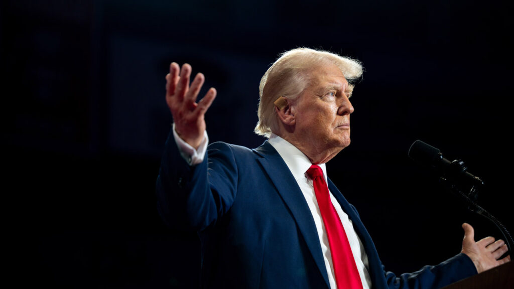 Авіація та 150 одиниць техніки: у США планують парад на день народження Трампа Авіація та 150 одиниць техніки: у США планують парад на день народження Трампа