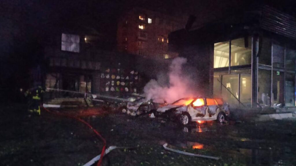 Зеленський: Росія просить тишу на 9 травня, але щодня цинічно атакує мирні міста Зеленський: Росія просить тишу на 9 травня, але щодня цинічно атакує мирні міста