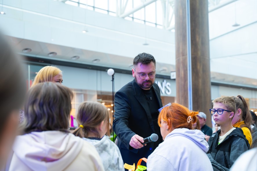 Концерт зірок, книга історії і подяки: як Оболонь відзначила 50-річчя