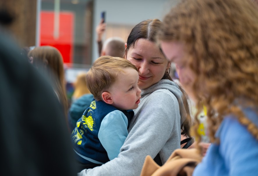 Концерт зірок, книга історії і подяки: як Оболонь відзначила 50-річчя