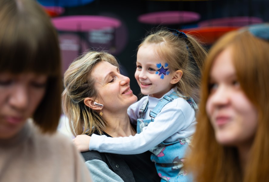 Концерт зірок, книга історії і подяки: як Оболонь відзначила 50-річчя