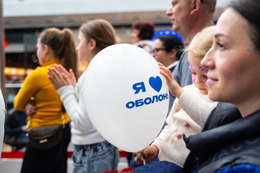 Концерт зірок, книга історії і подяки: як Оболонь відзначила 50-річчя