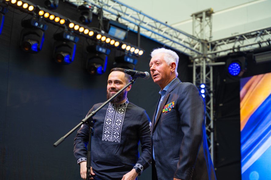 Концерт зірок, книга історії і подяки: як Оболонь відзначила 50-річчя