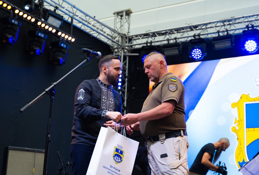 Концерт зірок, книга історії і подяки: як Оболонь відзначила 50-річчя