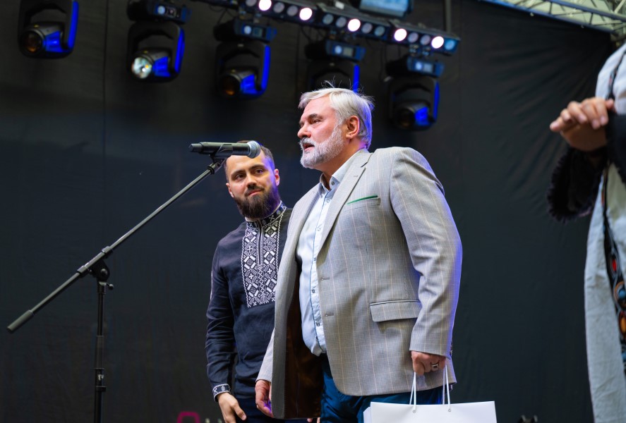 Концерт зірок, книга історії і подяки: як Оболонь відзначила 50-річчя