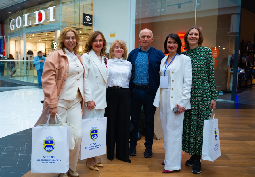 Концерт зірок, книга історії і подяки: як Оболонь відзначила 50-річчя