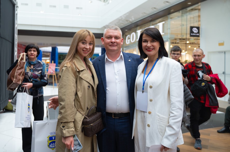 Концерт зірок, книга історії і подяки: як Оболонь відзначила 50-річчя