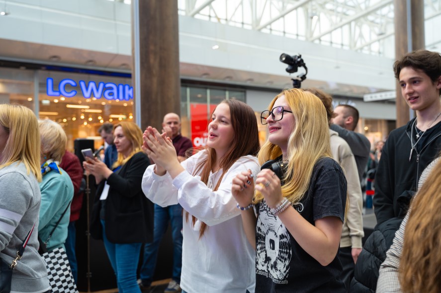 Концерт зірок, книга історії і подяки: як Оболонь відзначила 50-річчя