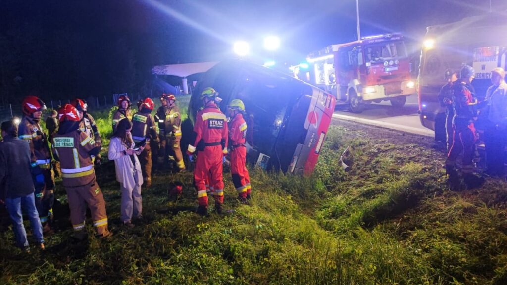 У Польщі перекинувся автобус з американськими військовими: що відомо про ДТП