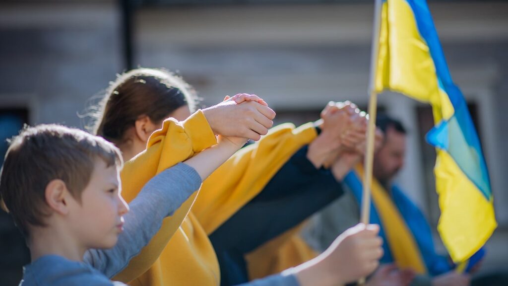 В Україну з окупації повернули 9 дітей, серед них — сестри, що три роки не виходили з дому